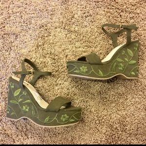 NWOT boho olive platform wedges